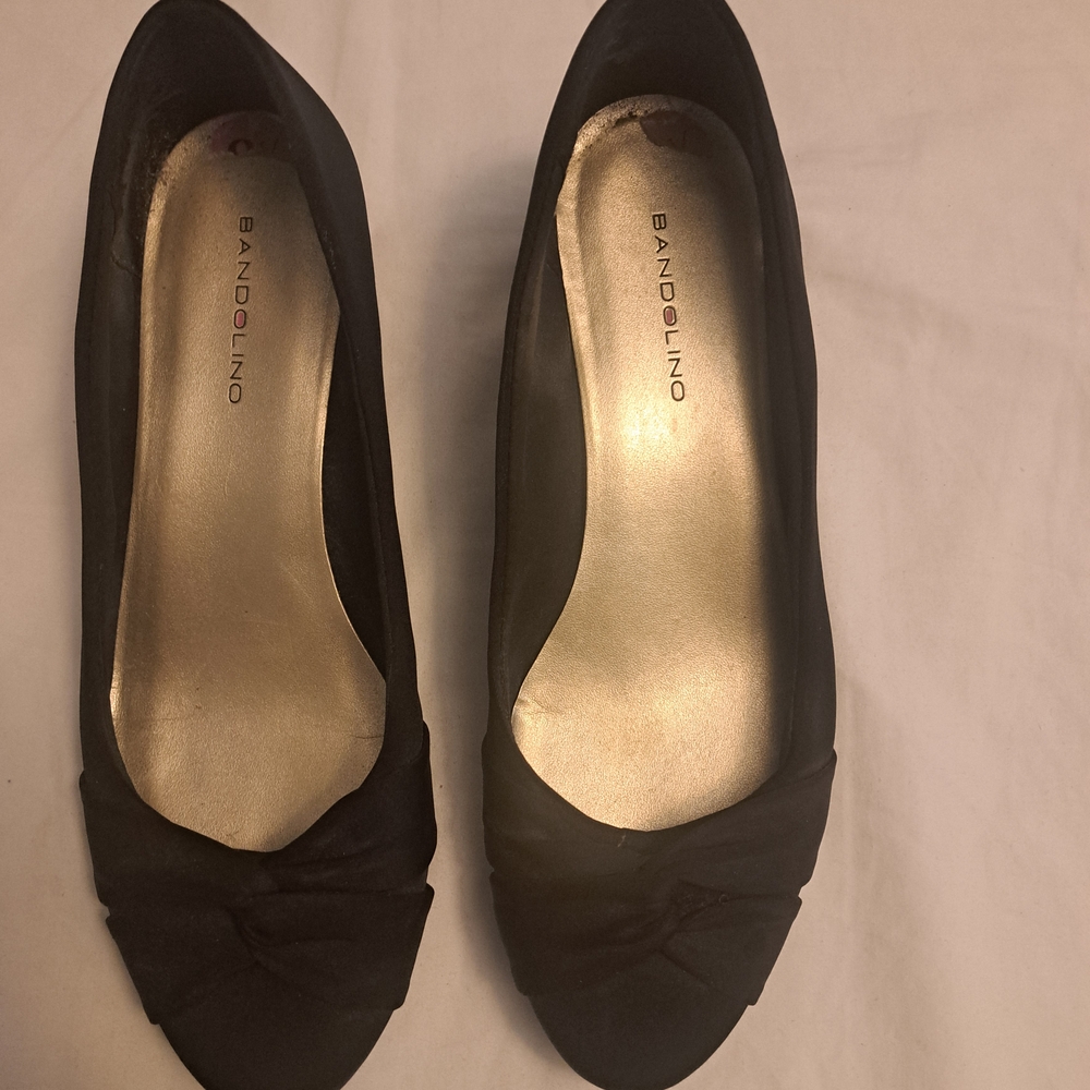 Bandolino Black Low Heel Dress Shoes – Size 8.5 – Pre-Owned